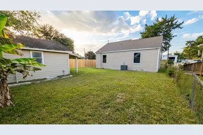 428 Van Molan Street, Houston, TX 77022 - Photo 30