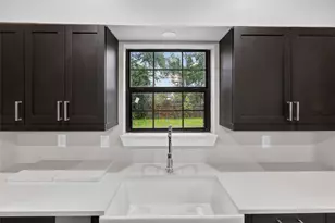 428 Van Molan St, Houston, TX 77022 - Photo 8