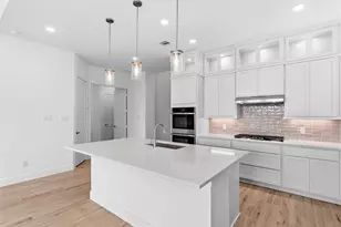 13327 Valley Orchard, Tomball, TX 77375 - Photo 2