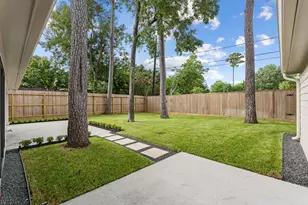 2 Twin Cir Dr, Houston, TX 77042 - Photo 18