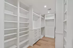 2 Twin Cir Dr, Houston, TX 77042 - Photo 14