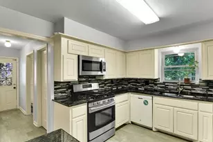 26702 Maplewood Dr, Spring, TX 77386 - Photo 12