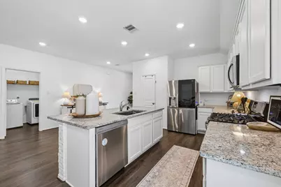 7106 Hillside Avenue, Mont Belvieu, TX 77523 - Photo 6