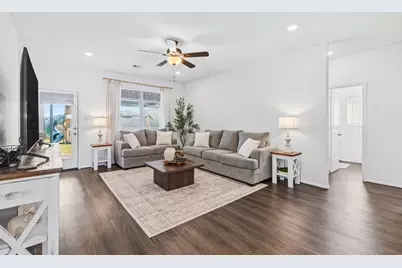 7106 Hillside Avenue, Mont Belvieu, TX 77523 - Photo 8