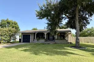 52 Periwinkle Ct, Lake Jackson, TX 77566 - Photo 1