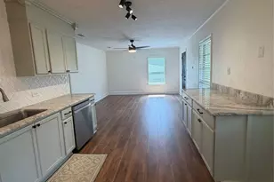 52 Periwinkle Ct, Lake Jackson, TX 77566 - Photo 4