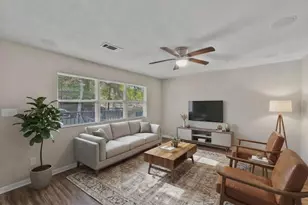 461 Trails End Dr, Cleveland, TX 77328 - Photo 2