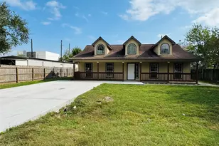 17202 E Shawnee St, Baytown, TX 77523 - Photo 2