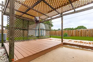 1009 Canyon Springs Dr, La Porte, TX 77571 - Photo 18