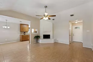 1009 Canyon Springs Dr, La Porte, TX 77571 - Photo 6