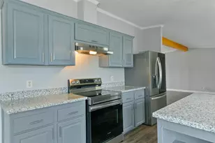 2431 Bay Oaks Harbor Dr, Baytown, TX 77523 - Photo 10