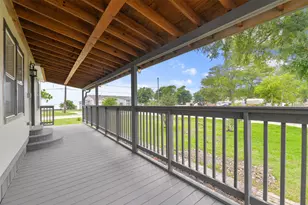 2431 Bay Oaks Harbor Dr, Baytown, TX 77523 - Photo 4