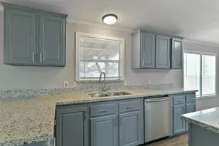 2431 Bay Oaks Harbor Dr, Baytown, TX 77523 - Photo 10