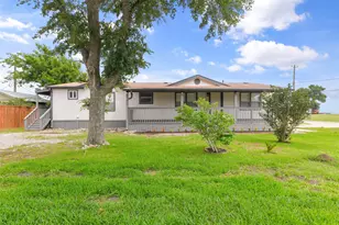 2431 Bay Oaks Harbor Dr, Baytown, TX 77523 - Photo 2