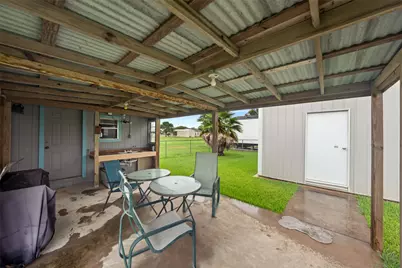 513 Mulberry Street, Matagorda, TX 77414 - Photo 6