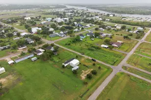 513 Mulberry St, Matagorda, TX 77414 - Photo 32