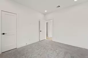 241 Rebecca St, Houston, TX 77022 - Photo 18