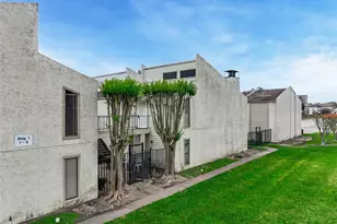 10075 Westpark Dr, Houston, TX 77042 - Photo 26