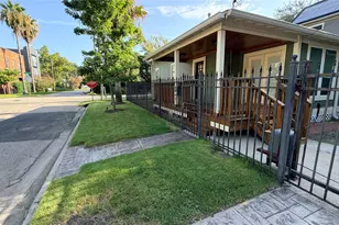 2626 Columbia St, Houston, TX 77008 - Photo 2