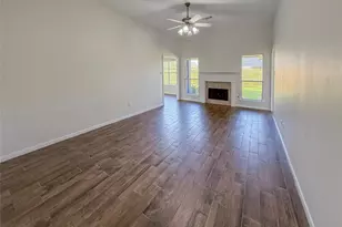 64 Tangerine Ct, Lake Jackson, TX 77566 - Photo 4