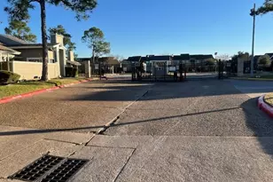 12245 Lemon Ridge Ln, Houston, TX 77035 - Photo 8