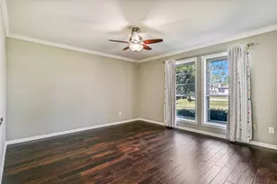 304 Chester Dr, Friendswood, TX 77546 - Photo 22