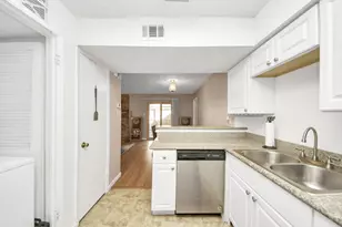 10555 Turtlewood Ct, Houston, TX 77072 - Photo 12