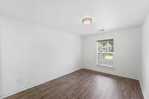 2044 Des Jardines St, Houston, TX 77023 - Photo 12