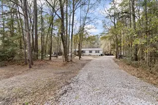 212 Highland Dr, Huntsville, TX 77320 - Photo 2