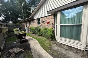 15715 Mill Point Dr, Houston, TX 77059 - Photo 26
