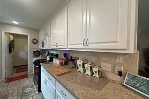 15715 Mill Point Dr, Houston, TX 77059 - Photo 10