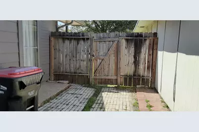 8527 Ashlawn Drive, Houston, TX 77083 - Photo 14