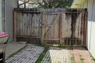 8527 Ashlawn Dr, Houston, TX 77083 - Photo 14