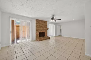 10555 Turtlewood Ct, Houston, TX 77072 - Photo 4