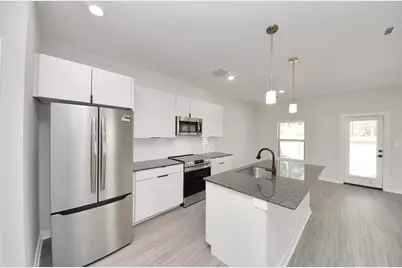 7711 Longmire Road #200, Conroe, TX 77304 - Photo 12