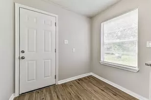 8759 Josie St, Houston, TX 77029 - Photo 10
