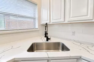 2922 Veva Dr, Pearland, TX 77584 - Photo 10