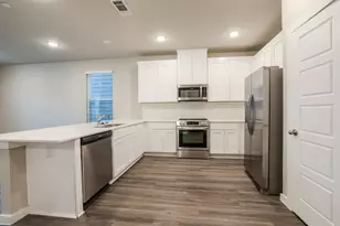 18519 Centro Row, Shenandoah, TX 77385 - Photo 4