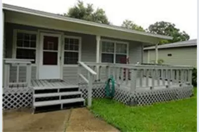 36 18th Avenue N, Texas City, TX 77590 - Photo 2