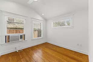 732 E 12th 1/2 St, Houston, TX 77008 - Photo 8