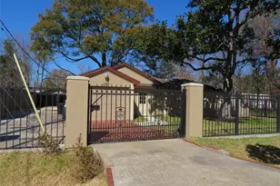 2315 Langley Rd, Houston, TX 77093 - Photo 2