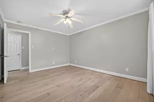 10118 Briar Forest Dr, Houston, TX 77042 - Photo 32