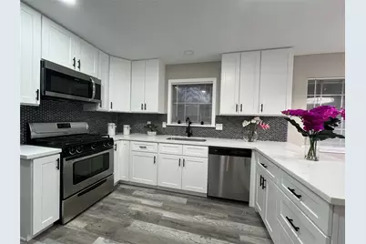 5120 E Bayou Dr, Dickinson, TX 77539 - Photo 4