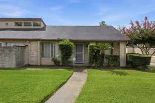 10331 Huntington Pl Dr, Houston, TX 77099 - Photo 2