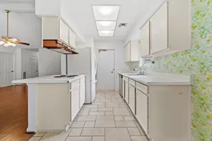 7103 Pella Dr, Houston, TX 77036 - Photo 8