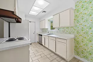 7103 Pella Dr, Houston, TX 77036 - Photo 10