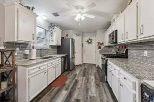 607 Shadowlake Cir, Sealy, TX 77474 - Photo 8