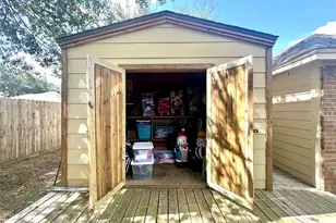 607 Shadowlake Cir, Sealy, TX 77474 - Photo 20