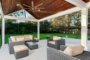 10 W Shady Ln, Houston, TX 77063 - Photo 40