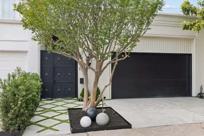 10 S Briar Hollow Lane #15, Houston, TX 77027 - Photo 2